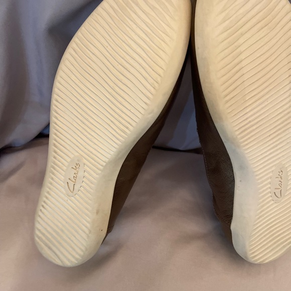 Clarks women’sGolden Brown  ballet flats size 7 1/2 - Picture 4 of 11